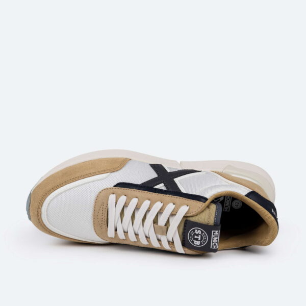 Zapatillas Munich Versus 84 en Beige – Estilo Versátil y Confort para Cada Paso - Imagen 4