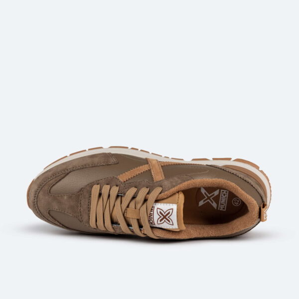 Zapatillas Munich Versatile 22 Marrón – Para los que Viven el Estilo sin Límites - Imagen 4